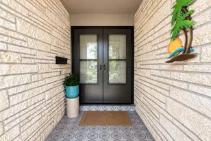8408 Boulder Pl, Tampa, FL 33615 - Photo 2