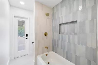 13325 Golf Crest Circle, Tampa, FL 33618 - Photo 36