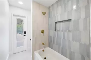 13325 Golf Crest Cir, Tampa, FL 33618 - Photo 36