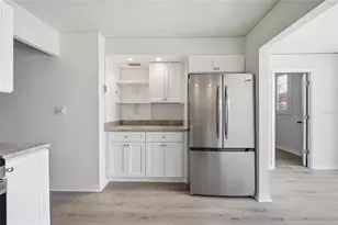 4895 Bay St NE, Saint Petersburg, FL 33703 - Photo 10