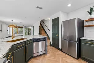 504 Wheaton Trent Pl, Tampa, FL 33619 - Photo 8