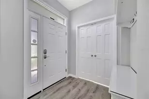 547 Black Lion Dr NE, Saint Petersburg, FL 33716 - Photo 6