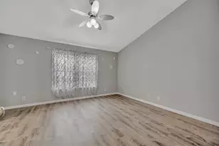 547 Black Lion Dr NE, Saint Petersburg, FL 33716 - Photo 32