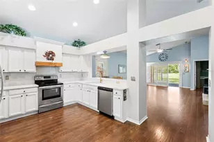 19218 Sea Mist Ln, Lutz, FL 33558 - Photo 8