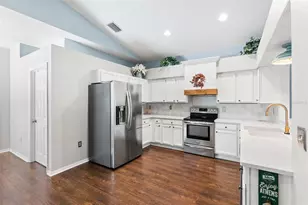 19218 Sea Mist Ln, Lutz, FL 33558 - Photo 2
