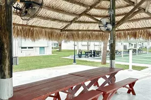 5357 81st St N, Saint Petersburg, FL 33709 - Photo 32