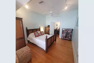 2916 W Bay Court Avenue, Tampa, FL 33611 - Photo 38