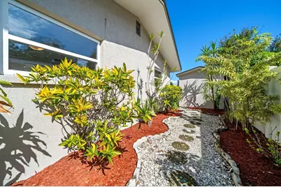 1163 60th Avenue S, Saint Petersburg, FL 33705 - Photo 32