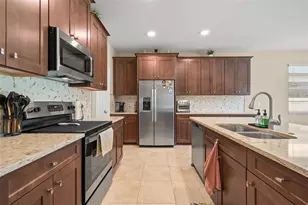3134 Marine Grass Dr, Wimauma, FL 33598 - Photo 8