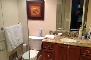 4575 Cove Cir, Saint Petersburg, FL 33708 - Photo 10