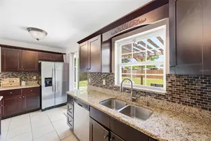 8685 Magnolia Dr, Seminole, FL 33777 - Photo 16