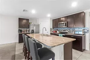 38386 Sonnet Landing Ave, Zephyrhills, FL 33540 - Photo 8