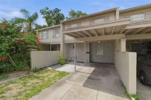 5104 Tennis Ct Cir, Tampa, FL 33617 - Photo 1