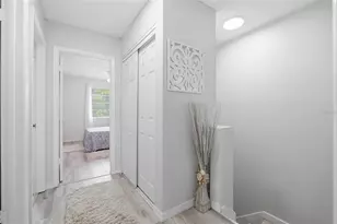 5104 Tennis Ct Cir, Tampa, FL 33617 - Photo 4