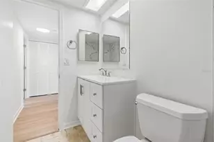 8101 11th St N, Saint Petersburg, FL 33702 - Photo 14