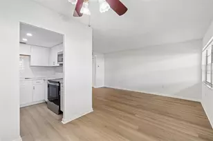 8101 11th St N, Saint Petersburg, FL 33702 - Photo 8