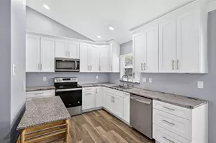 5002 Brandeis Cir S, Sarasota, FL 34243 - Photo 14