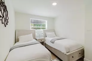 916 17th St N, Saint Petersburg, FL 33713 - Photo 30