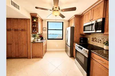 7300 Sun Island Drive S #1103, Saint Petersburg, FL 33707 - Photo 10