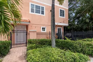 3025 W Grovewood Ct, Tampa, FL 33629 - Photo 2