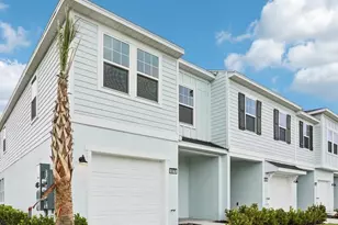 6876 Holcombe Down Dr, Zephyrhills, FL 33541 - Photo 2