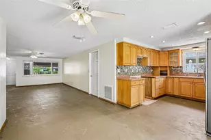 5415 1st St NE, Saint Petersburg, FL 33703 - Photo 6