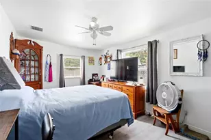 7301 8th St N, Saint Petersburg, FL 33702 - Photo 32