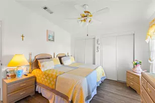 556 Mt Oak Ave NE, Saint Petersburg, FL 33702 - Photo 18