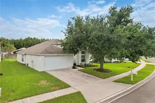30446 Tremont Dr, Wesley Chapel, FL 33543 - Photo 2