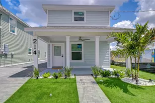 214 8th Ave Dr W, Bradenton, FL 34205 - Photo 2