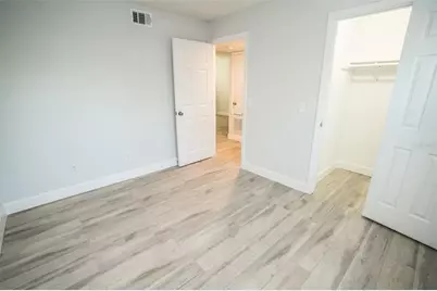 11314 N 52nd Street #B17, Tampa, FL 33617 - Photo 12