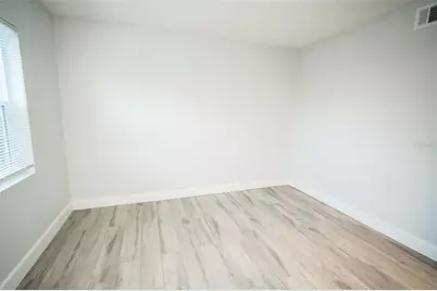 11314 N 52nd Street #B17, Tampa, FL 33617 - Photo 10