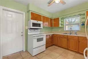 927 Parkwood Dr, Dunedin, FL 34698 - Photo 12