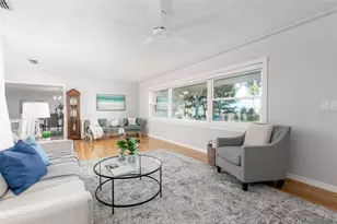 110 Sunset Dr S, Saint Petersburg, FL 33707 - Photo 10