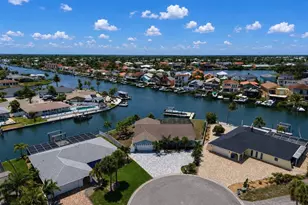 6301 Cottonwood Ln, Apollo Beach, FL 33572 - Photo 4