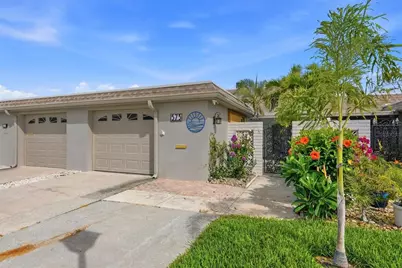 573 Boca Ciega Point Boulevard N, Saint Petersburg, FL 33708 - Photo 2
