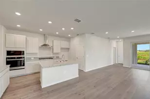 2820 Marrakesh Ln, Sarasota, FL 34234 - Photo 2