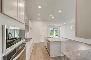 2820 Marrakesh Ln, Sarasota, FL 34234 - Photo 4