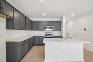 34559 Turpins Ave, Zephyrhills, FL 33541 - Photo 16