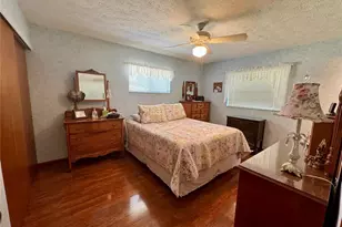 827 Strawberry Ln, Brandon, FL 33511 - Photo 24