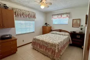 827 Strawberry Ln, Brandon, FL 33511 - Photo 32