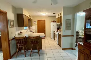 827 Strawberry Ln, Brandon, FL 33511 - Photo 14