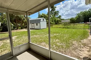 827 Strawberry Ln, Brandon, FL 33511 - Photo 36
