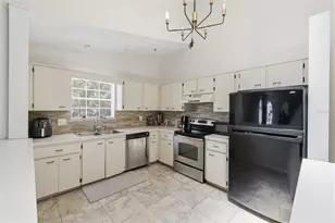11844 Skylake Pl, Tampa, FL 33617 - Photo 8