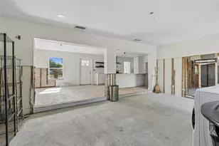 3927 Huntington St NE, Saint Petersburg, FL 33703 - Photo 10
