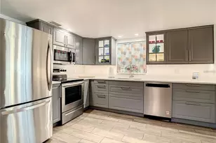 4780 Cove Cir, Saint Petersburg, FL 33708 - Photo 6