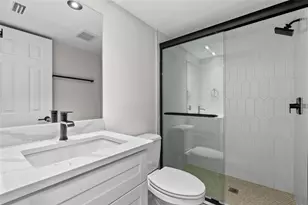4780 Cove Cir, Saint Petersburg, FL 33708 - Photo 20