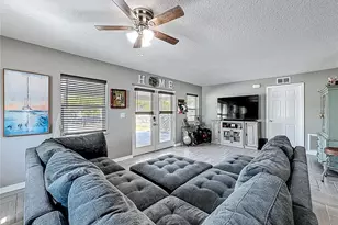 321 21st St W, Palmetto, FL 34221 - Photo 4