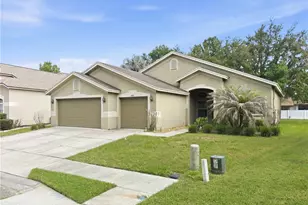 5912 Bramble Bush Ct, Zephyrhills, FL 33541 - Photo 2