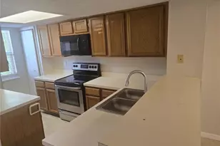 8713 Liberty Pl, Tampa, FL 33615 - Photo 6